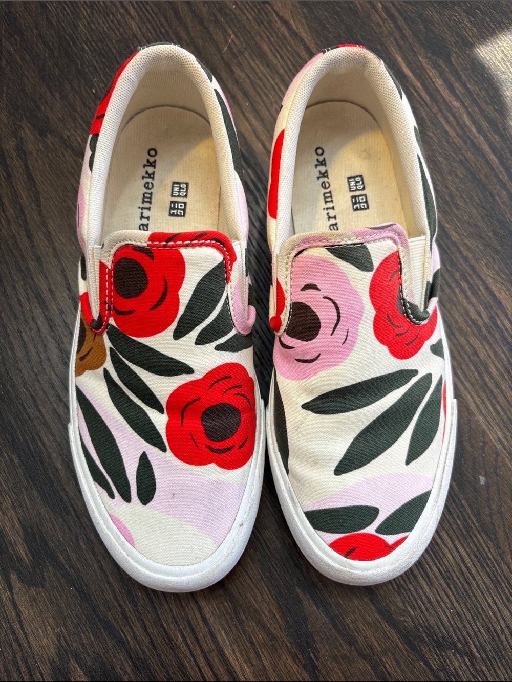 Marimekko x Uniqlo slip on sneakers, white w/red&pink flowers, size 39 (US 9)